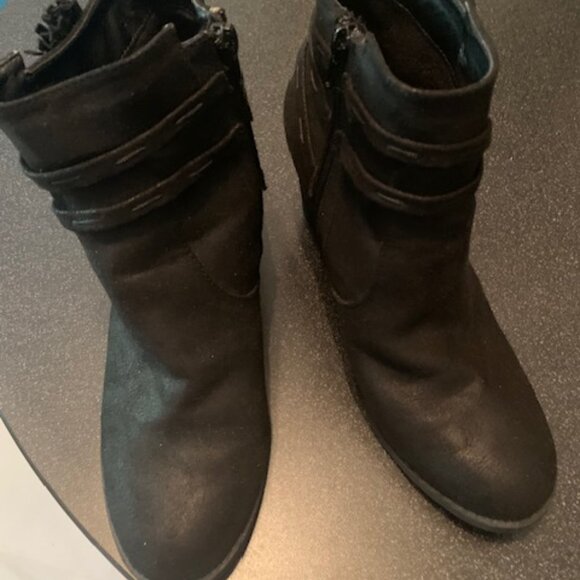 Black Zip Ankle Wedge Boots! - Picture 2 of 5